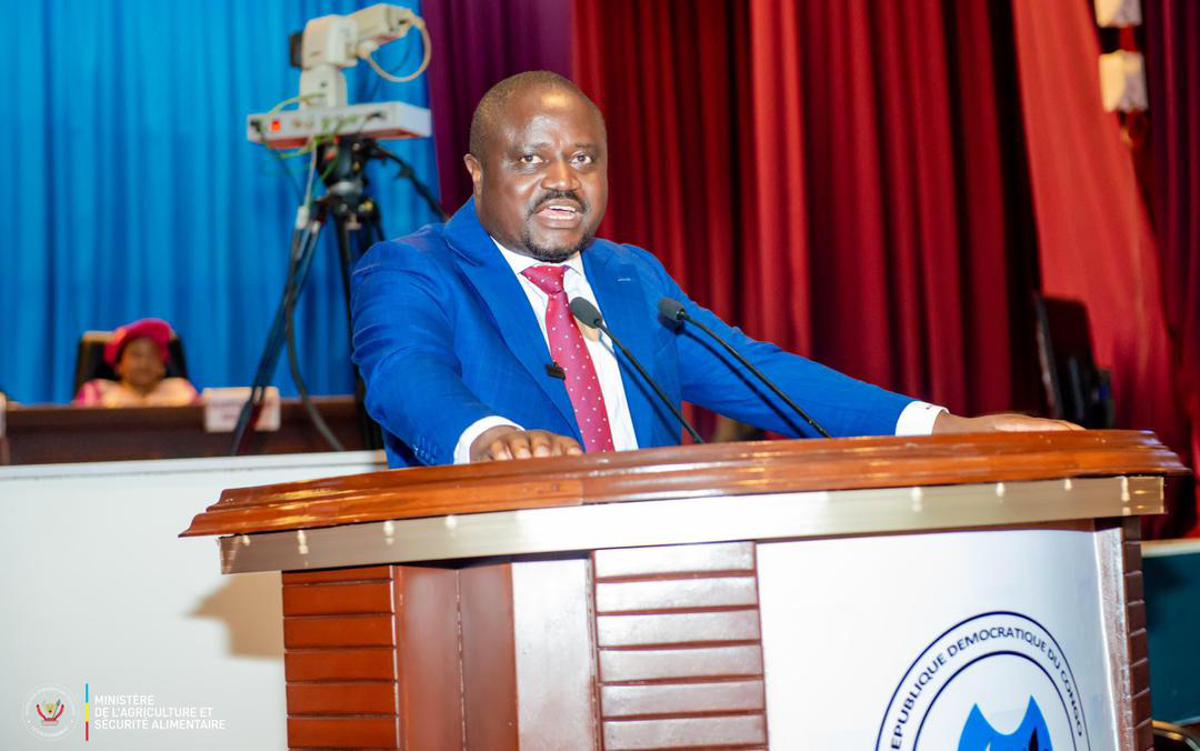 Le ministre d'Etat en charge de l'Agriculture, Mohindo Nzangi, jeudi 9 avril 2026, lors de son oral devant l'Assemblée nationale, à Kinshasa.<br />Photo/Cellcom ministère de l'Agriculture. 20260411205017517746_Mohindo.jpg?imgmax=1200