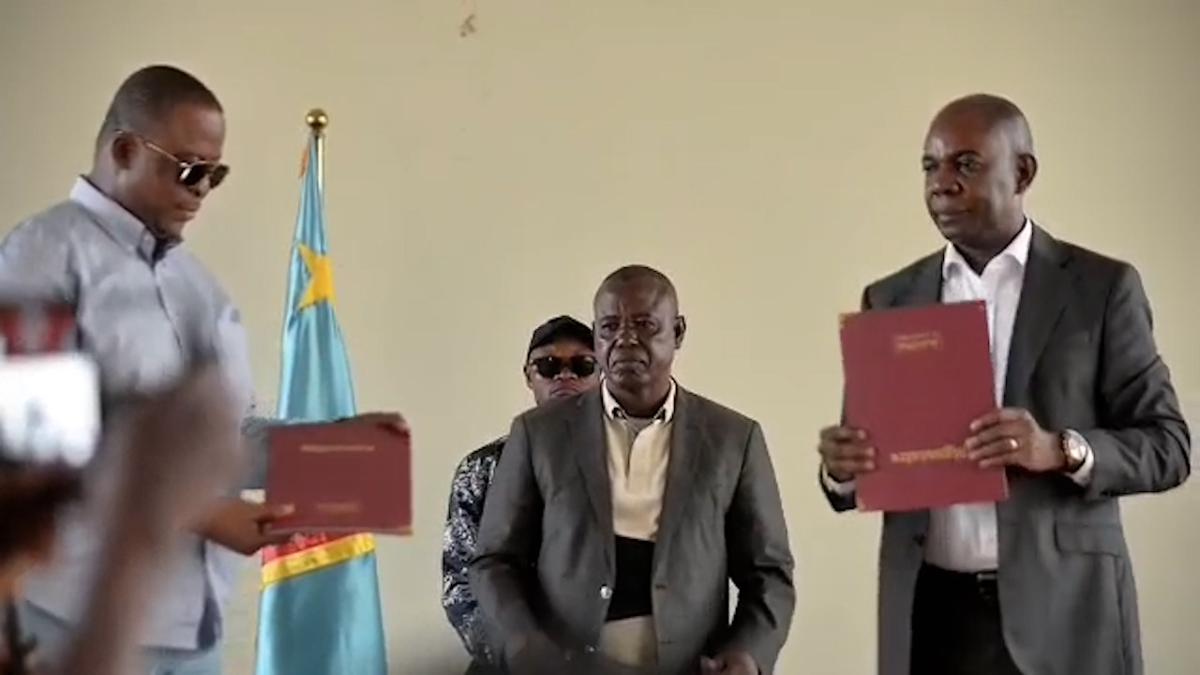 De gauche à droite, le conseiller principal à la Présidence de la République, David Mukeba, le gouverneur de l'Equateur, Bobo Boloko et le DGA de l'ACGT, Claude Mido samedi 11 avril 2026, lors de la signature de remise et reprise du projet de construction de l'Université de Mbandaka (UNIMBA).<br />Photo/Cellcom ACGT. 20260412183335172367_Mbandka.jpg?imgmax=1200