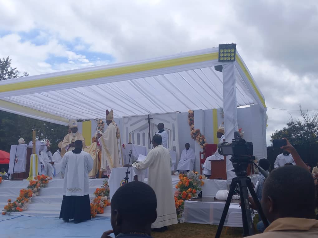 Canonical possession of the new bishop of Wamba, Emmanuel Ngona