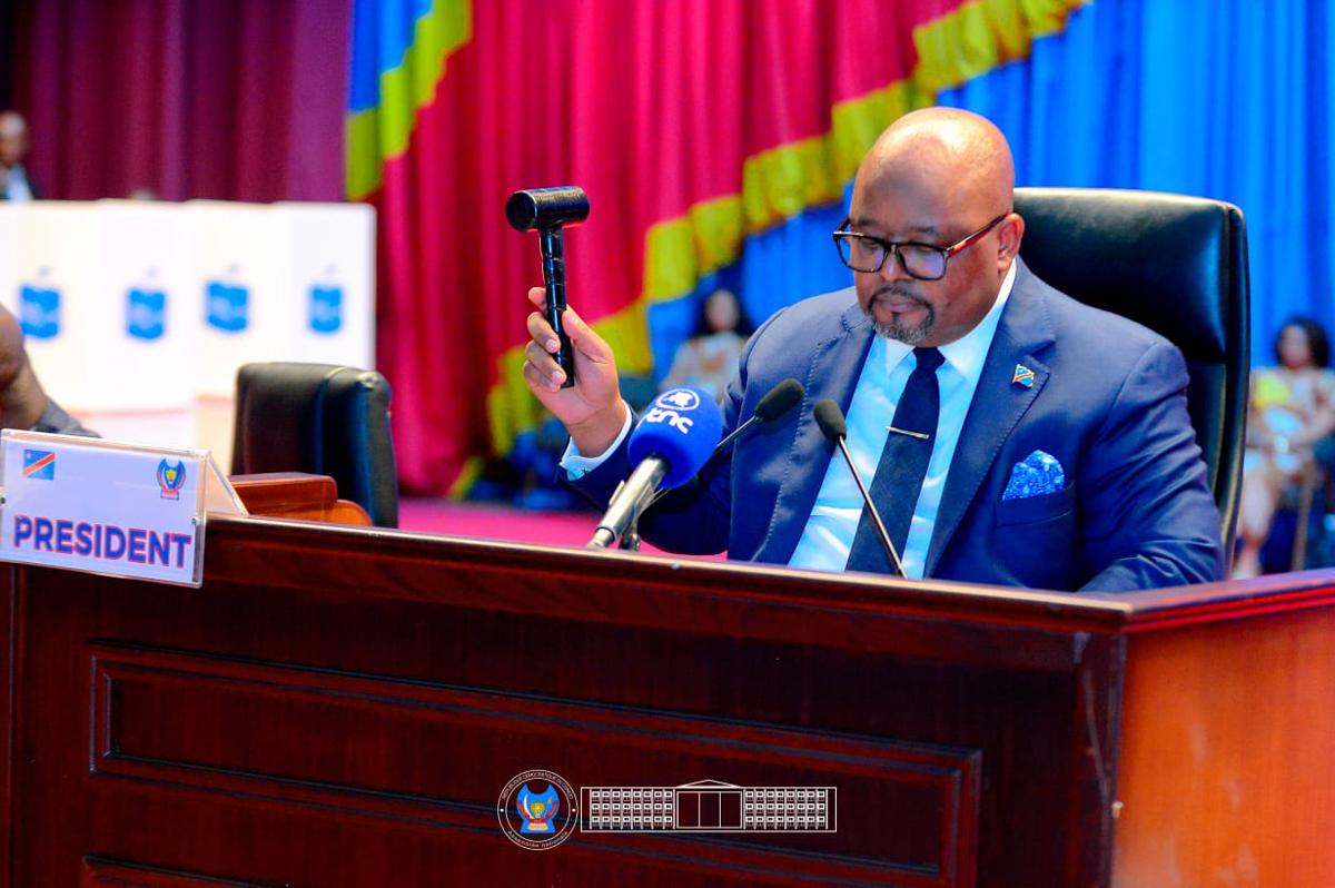 Aimé Boji, président de l’Assemblée nationale, lors de la plénière consacrée à la motion de défiance contre le ministre de l’Intérieur Jacquemain Shabani, 29 avril 2026<br />Celcom Assemblée nationale