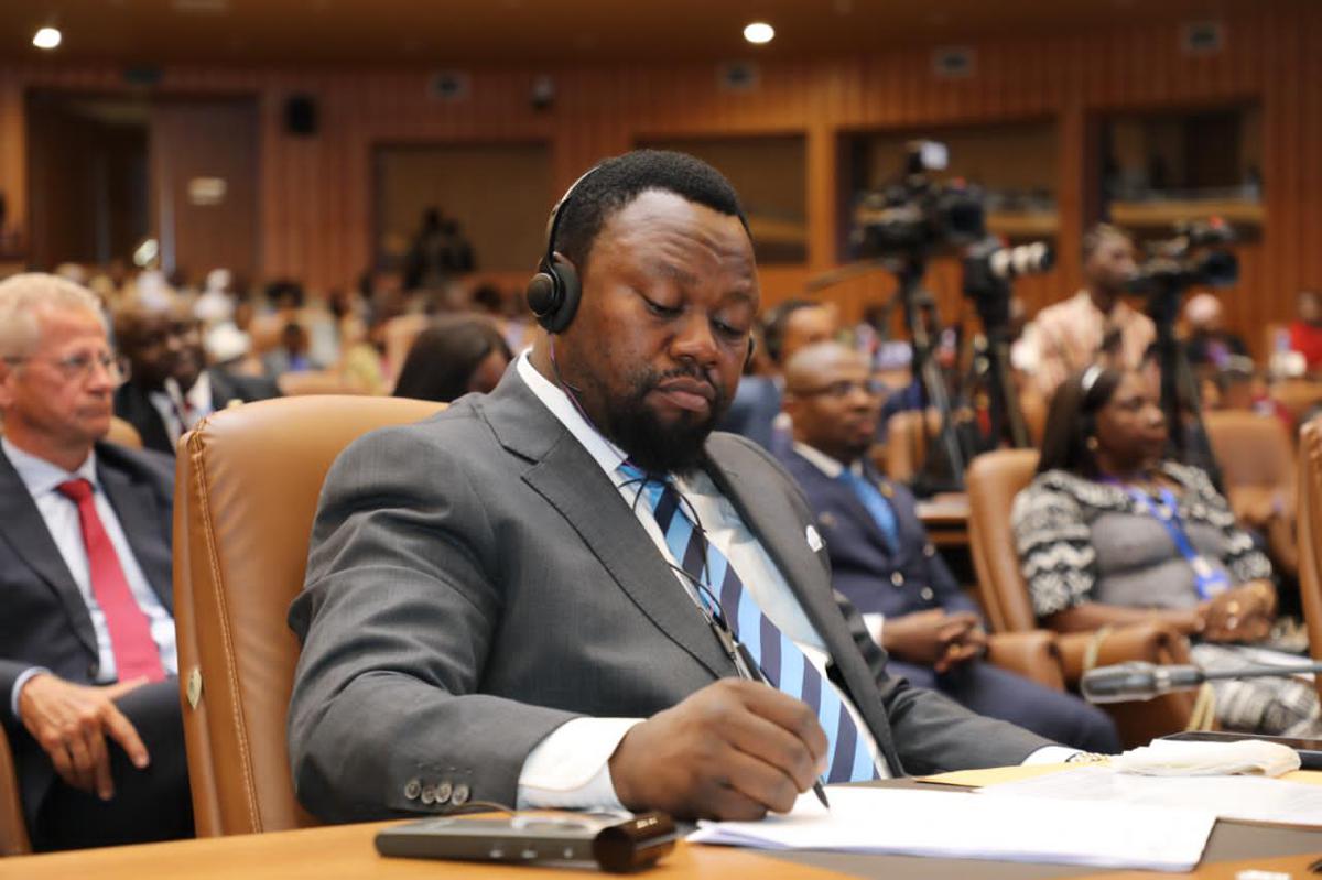Le ministre des Droits humains, Samuel Mbemba, mardi 12 mai 2026, lors de sa participation à la 87e session de la Commission africaine des droits de l’homme et des peuples (CADHP) à Banjul, en Gambie,<br />Photo/Cellcom ministère des DH.
