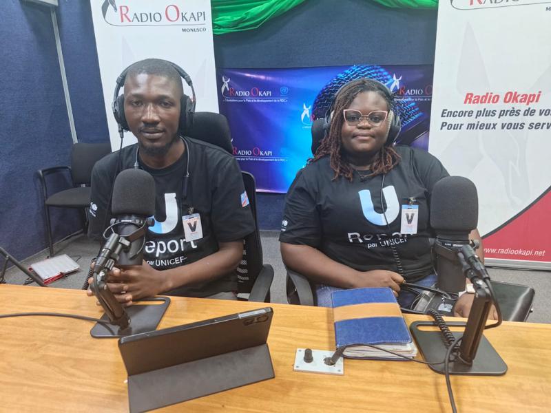 Andrea Amisi et Julvi Mupene, les responsables de la communauté U-Report Mont Ngafula à Kinshasa au studio de Radio Okapi, le 13 mai 2026. <br />Radio Okapi/ Grace Amzati