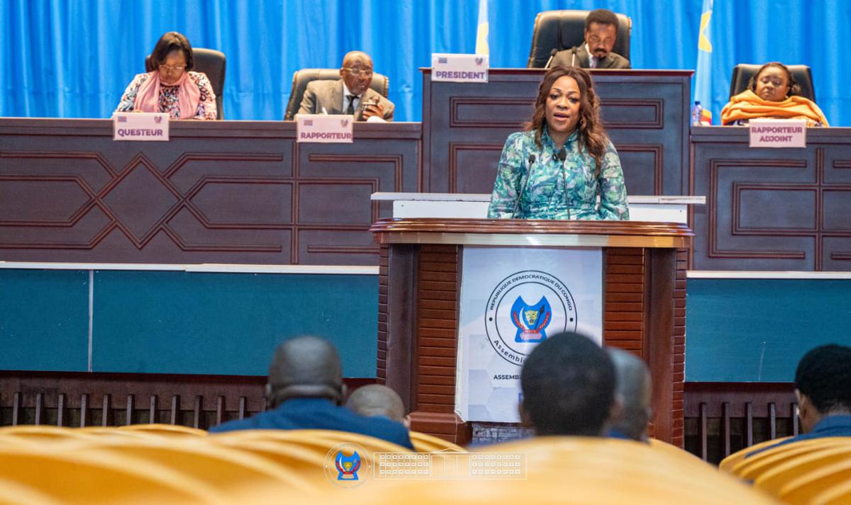 La députée Dorothée Madiya Mwamba, élue de la circonscription de Mont‑Amba à Kinshasa, vendredi 15 mai 2026, lors de la présetation de sa proposition de loi sur la recherche scientifique en RDC.<br />Radio Okapi/Ph. Grace Amzati.