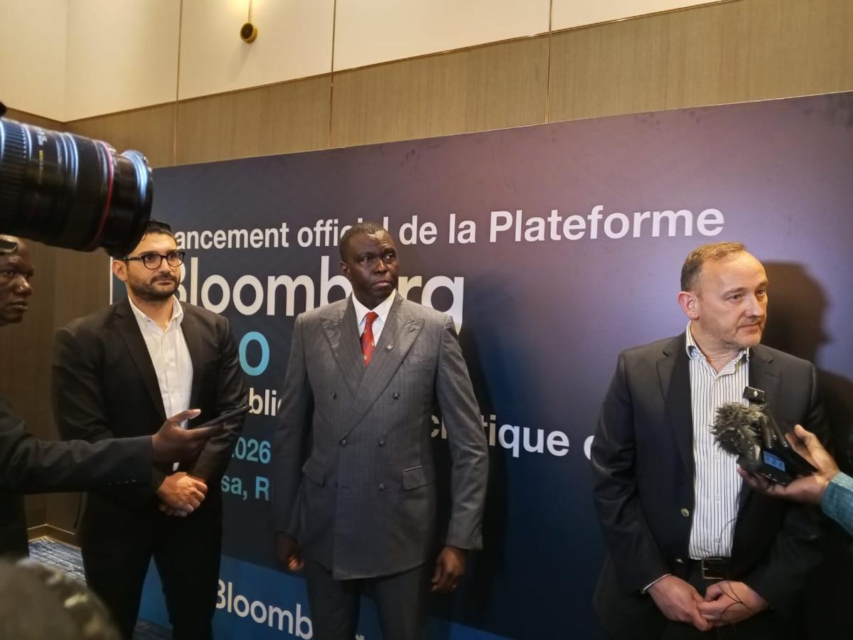 Le gouverneur de la Bance centrale du Congo (BCC), André Wameso (centre), aux côtés des responsables de la firme Bloomberg, jeudi 21 mai 2026 à Kinshasa.<br /> <br />Radio Okapi/Ph. Blaise Ndongala 20260522211501831804_Su2.jpg?imgmax=1200