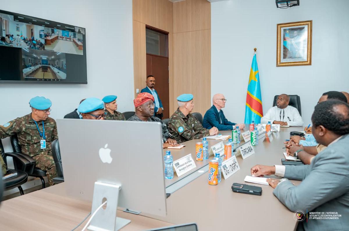 Réunion entre le ministre de l'intérieur et sécurité et les responsables de la MONUSCO conduits par James Swan, sur la riposte sécuritaire contre Ebola.Le 23 mai 2026 à Kinshasa.<br />Photo ministère de l''intérieur