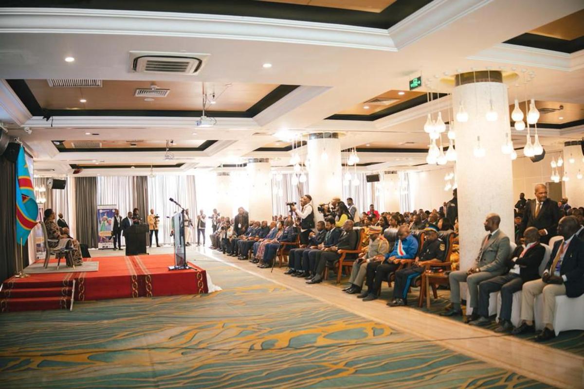 Vue de l'assistance lors du lancement de l'atelier d’élaboration des normes nationales de construction dans le secteur des infrastructures et travaux publics, mardi 26 mai 2026, à Kinshasa.<br />Photo/Cellcom Primature.