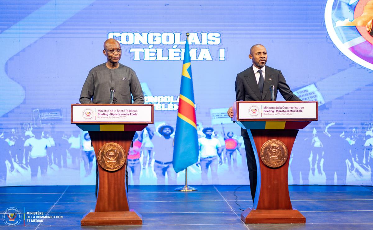 De gauche à droite, le ministre de la Santé publique, Roger Kamba et celui de la Communication et Medias, Patrick Muyaya, mardi 26 mai 2026, lors d'un briefing de presse, à Kinshasa.<br />Photo/Cellcom ministère de la CM.