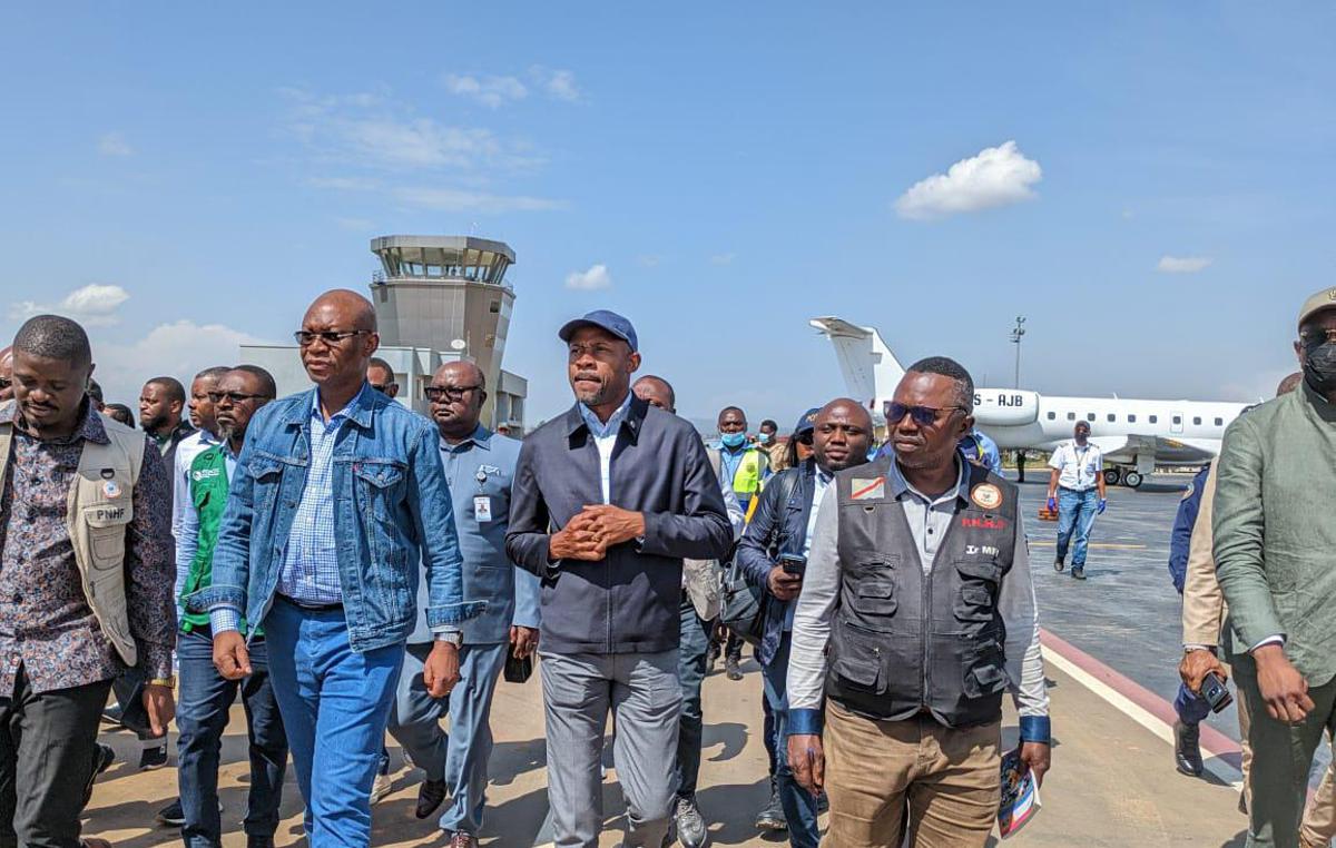 L'arrivée du ministre de la Santé publique, Roger kamba et celui de la Communication et Medias, Patrick Muyaya, à Bunia, en Ituri.<br />Radio Okapi/Ph. Martial Kiza.