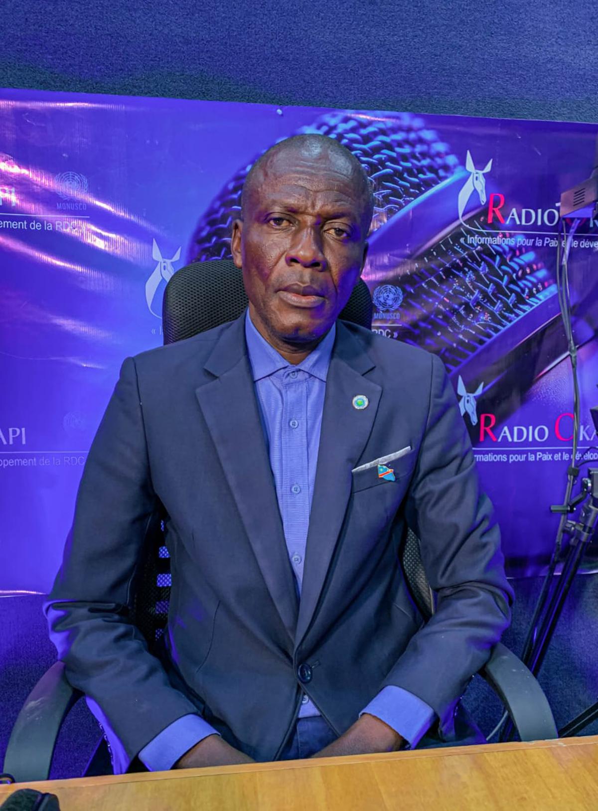 Mike samuel Makenda, Sécretaire Général de la Fédération pour la Paix Universelle lors de l'émission Okapi Service, mercredi 08 juillet 2026<br />Radio Okapi/Ph. Esther Mambote