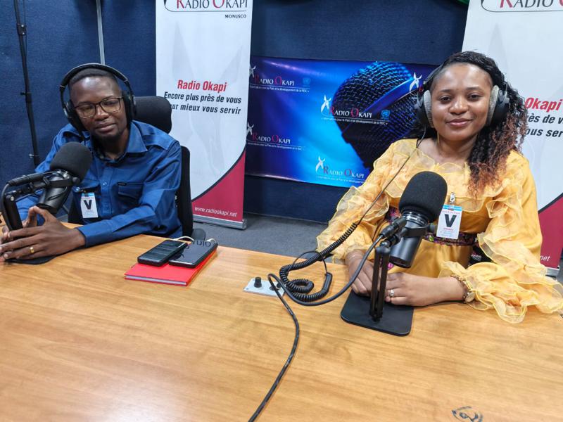 Gladis Kingombe et Benette Kasoko, des responsables de l'initiative la Voix du Consensus dans le studio de Radio Okapi à Kinshasa, le 08 juillet 2026.<br />Radio Okapi/Grace Amzati