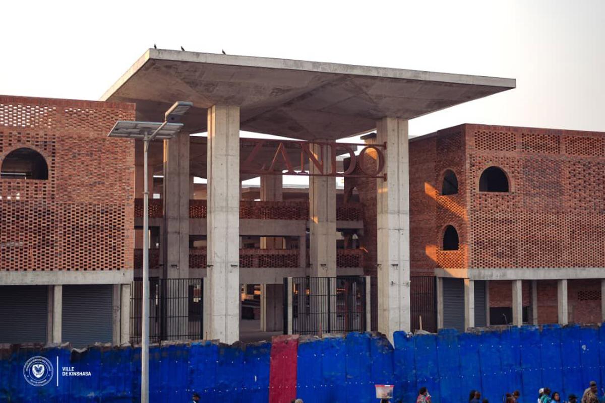 Entrée du grand marché de Kinshasa « Zando » non encore ouvert au public. Juin 2026.<br />Photo Gouvernorat de Kinshasa