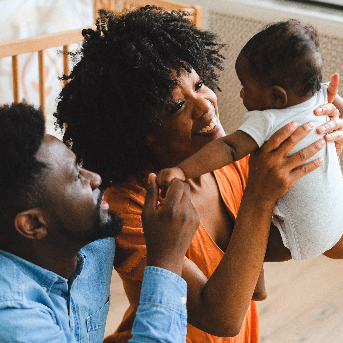 Des parents et leur enfant, août 2026<br />Droits tiers