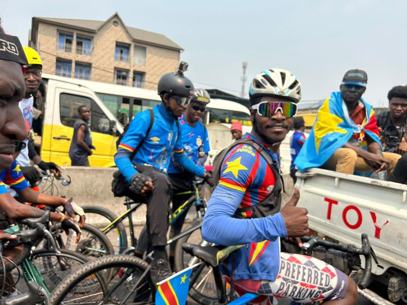 Le cycliste congolais Miguel Masaïsaï arrivé à Kinshasa ce mercredi 5 août 2026 dans le cadre de son initiative « Pedals for Peace ». <br />Radio Okapi/Vanessa Nkongolo
