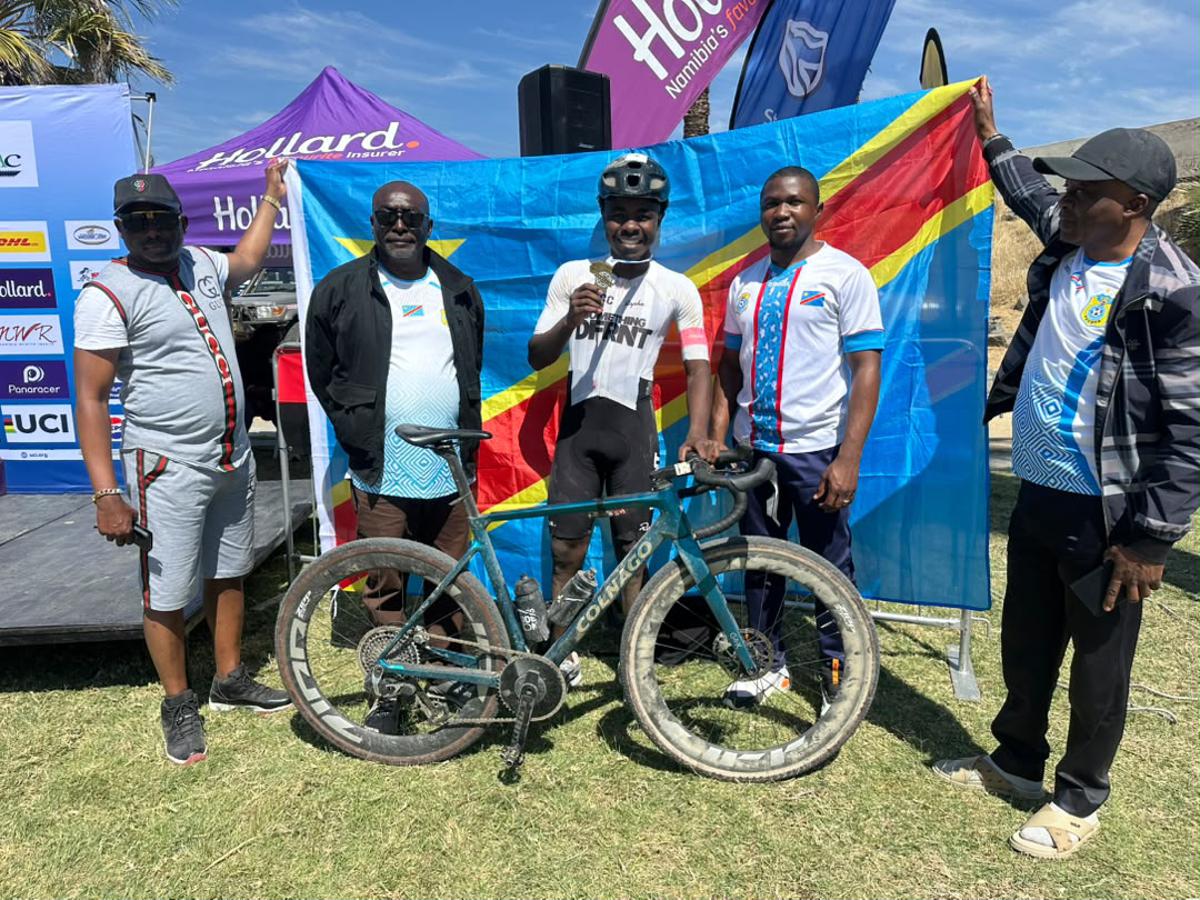 Le coureur congolais, Joel Kyaviro, a terminé la course à la 10ᵉ place sur les 140 participants au Championnat d'Afrique de Gravel, samedi 22 aout 2026 à Windhoek (Namibie).<br />Photo Photo AmbRDC/Namibie