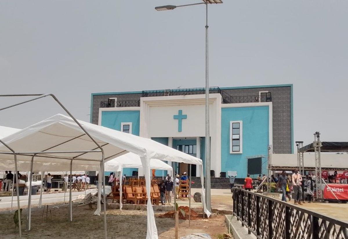 Vue de la cérémonie d'inauguration de la basilique de la paroisse Notre Dame de l'Espérance à Mbuji-Mayi (Kasaï-Oriental), dimanche 30 août 2026<br />Photo ACP