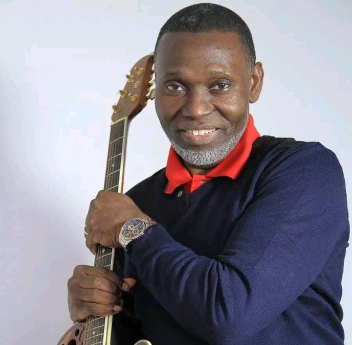 Le chanteur et pasteur Carlyto Lassa est décédé à 65 ans aux États-Unis