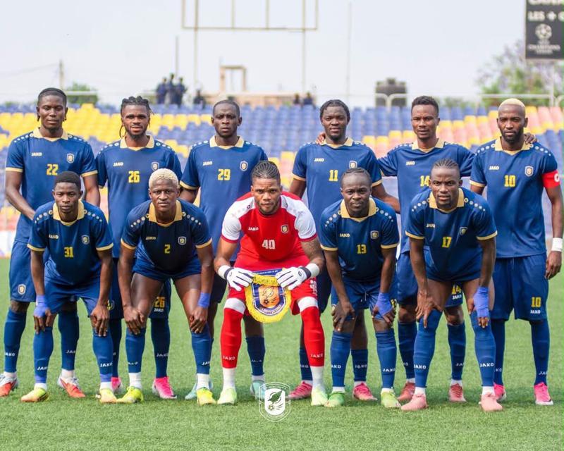 L’équipe du FC Les Aigles du Congo lors du match face à l’APR FC du Rwanda, au stade Frédéric-Kibassa-Maliba de Lubumbashi, septembre 2026.<br />Ph. FC Les Aigles du Congo