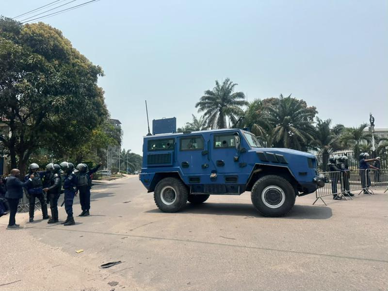 Un important dispositif sécuritaire déployé aux abords du Palais du Peuple à Kinshasa, le 15 septembre 2026<br />
<br />Radio Okapi/Ph. Vanessa KONGOLO