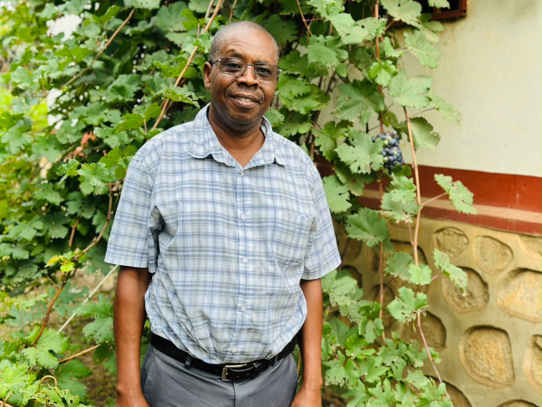 Discovering Ekikoveko, a traditional Hema dish, with Prof. Bagamba Arali.