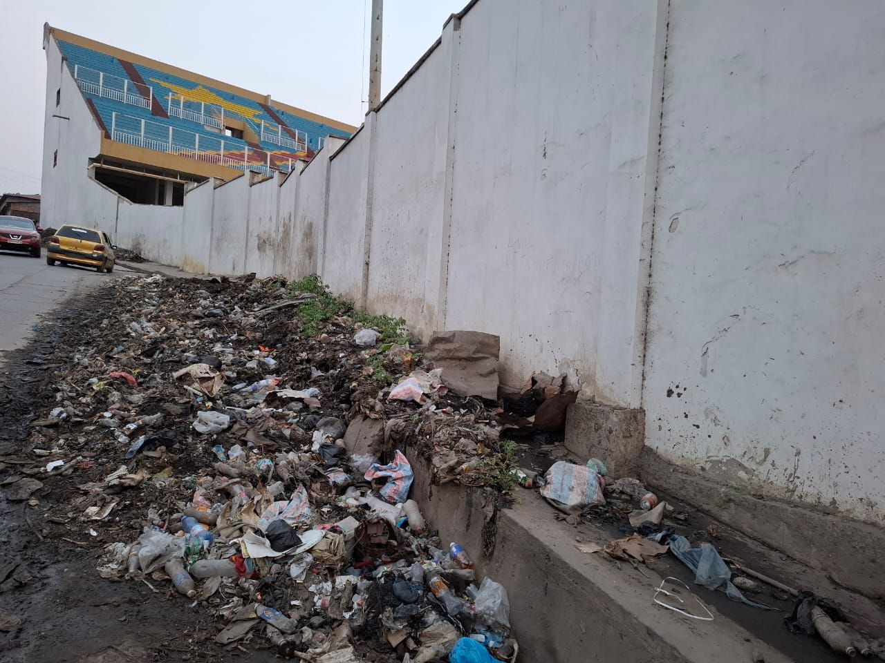 Les immondices s’accumulent autour du stade Lumumba à Matadi