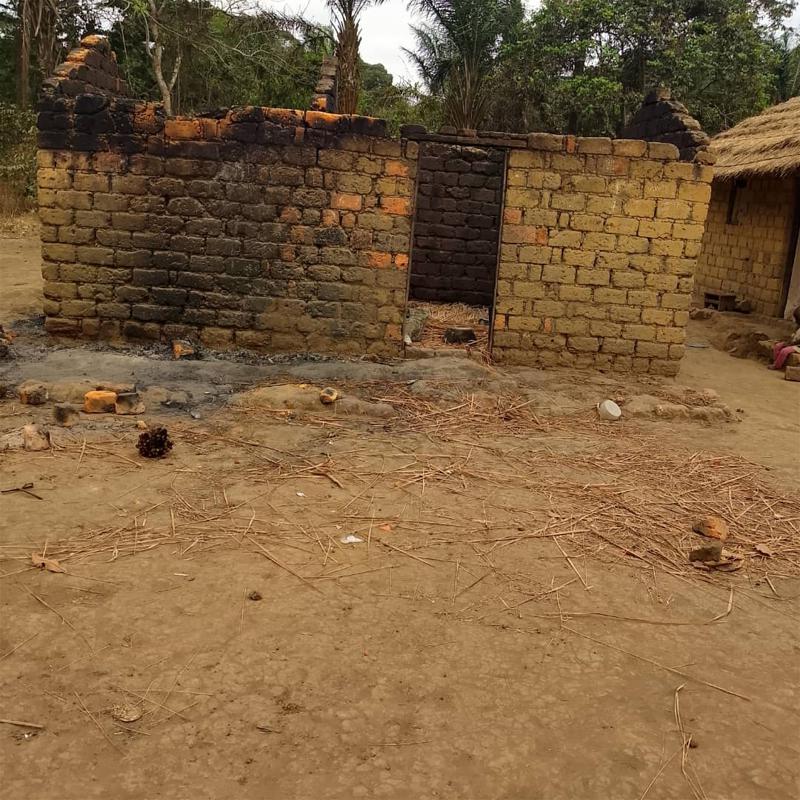 Une maison de plus incendiée dans l'agglomération de Nkolo, Octobre 2026<br />Radio Okapi/Ph. Elise KAVIRA